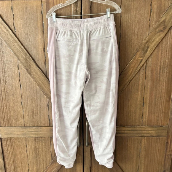 Athleta Brooklyn Lined Jogger | Light Pink Camo | Size 8 - Picture 6 of 11